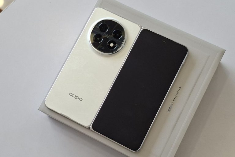 Kesan Pertama Menggenggam HP Lipat Oppo Find N5: Lebih Besar tapi Lebih Ringan