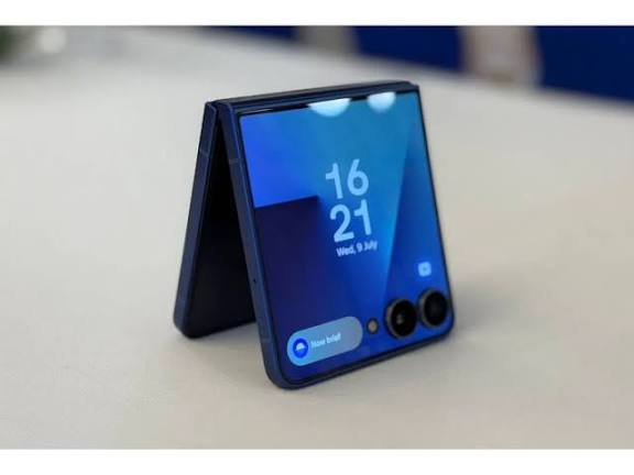 Samsung Galaxy Z Flip 8 Bukan Sekadar HP Lipat! Ini 5 Keunggulan 'Gila' yang Bikin HP Lain Terasa Kuno di 2026